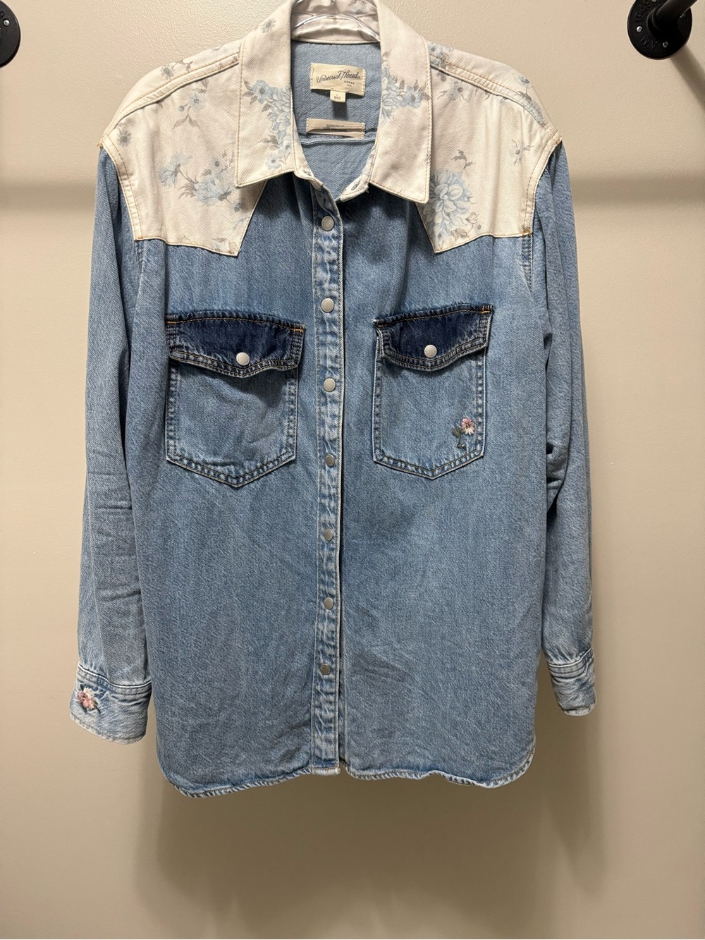 Universal Thread Women’s Relaxed Western Craft Button-Down Denim Shirt